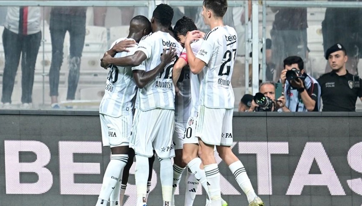 Beşiktaş'ın Adana Demirspor maçı kamp kadrosu açıklandı Beşiktaş'ın Adana Demirspor maçı kamp kadrosu açıklandı