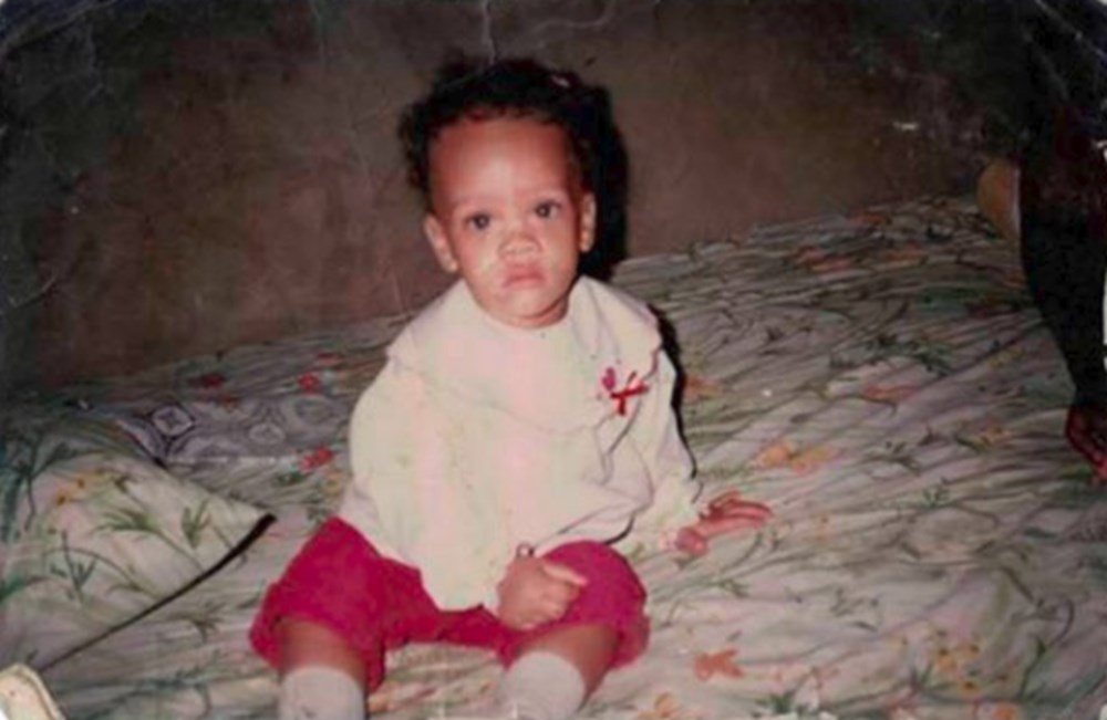 Nilgün Belgün takipçilerini geçmişe götürdü: Bu fotoğraf Marmaris'te çekildi (Ünlülerin çocukluk ve gençlik halleri) - 524