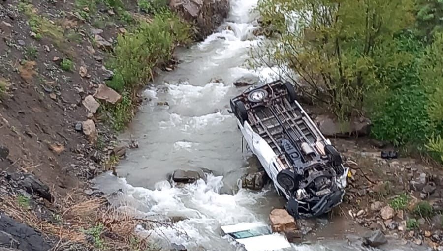 Hakkari'de feci kaza: 2 ölü, 3 yaralı