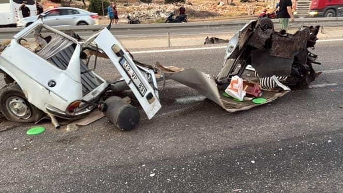 Bariyere çarptı, hurda yığınına döndü Bariyere çarptı, hurda yığınına döndü
