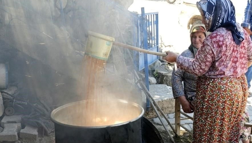 Dağlarda yetişiyor, kaynatılarak dönüştürülüyor: Şifa niyetine tüketiliyor