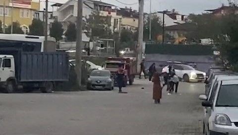 Kocaeli'de bıçaklı sopalı sokak kavgası: 1'i ağır 2 yaralı