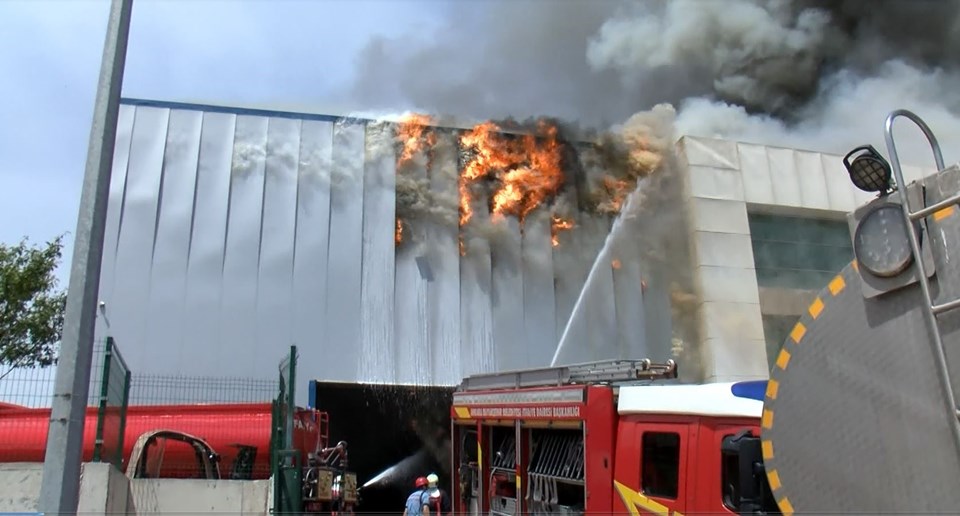 Ankara'da medikal malzeme fabrikası deposunda yangın - 2