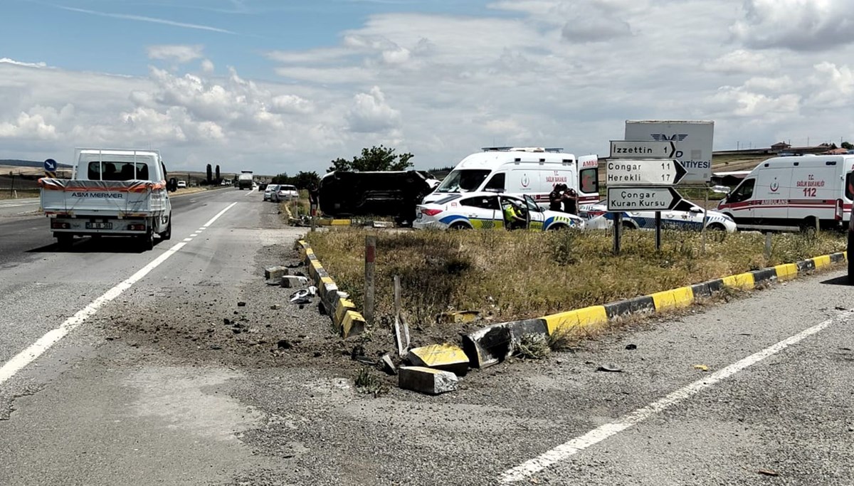 Kırıkkale'de otomobil şarampole devrildi: 2 yaralı