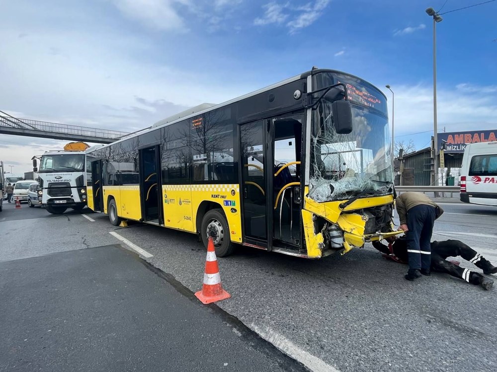 İETT otobüsü bariyerlere ok gibi saplandı - 3