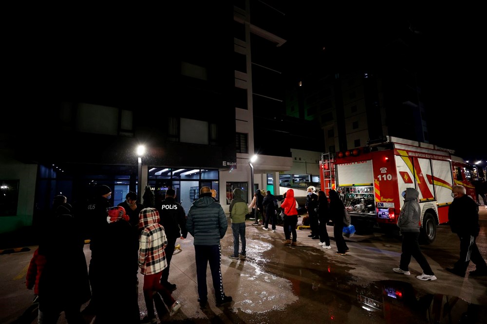 Ankara'da 14 katlı binada yangın paniği - 1