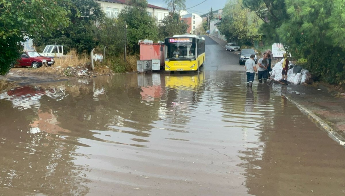 İstanbul'da kuvvetli sağanak: Vali Gül'den uyarı geldi