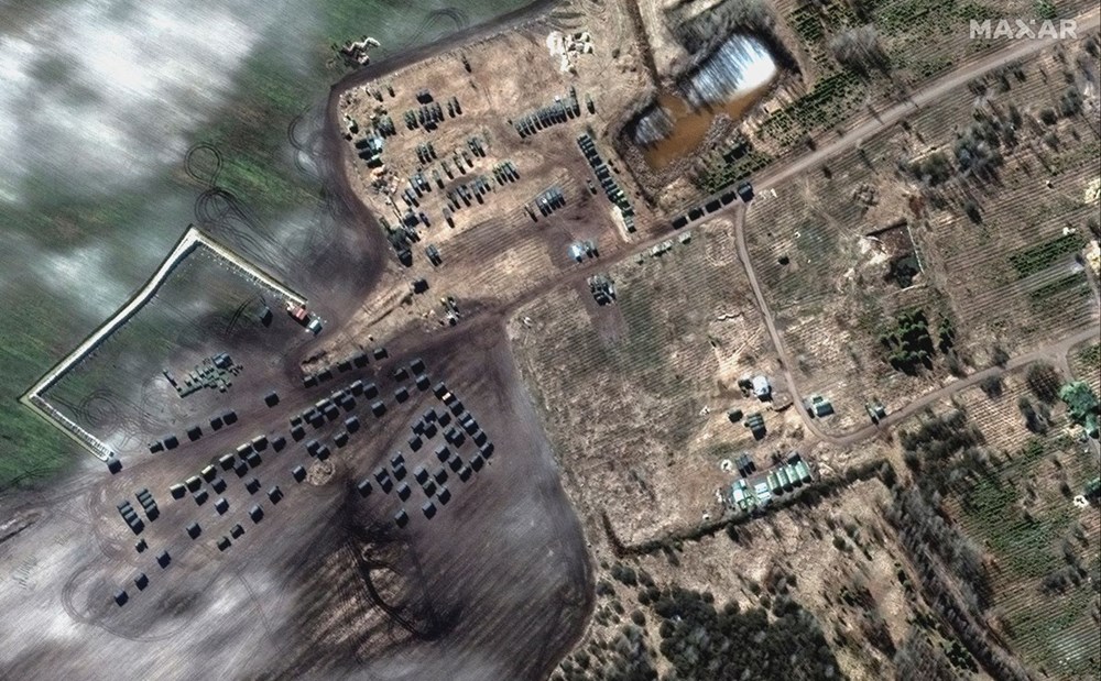 Putin’in
yıkım ordusu: 64 kilometrelik konvoy Kiev sınırında durdu - 11