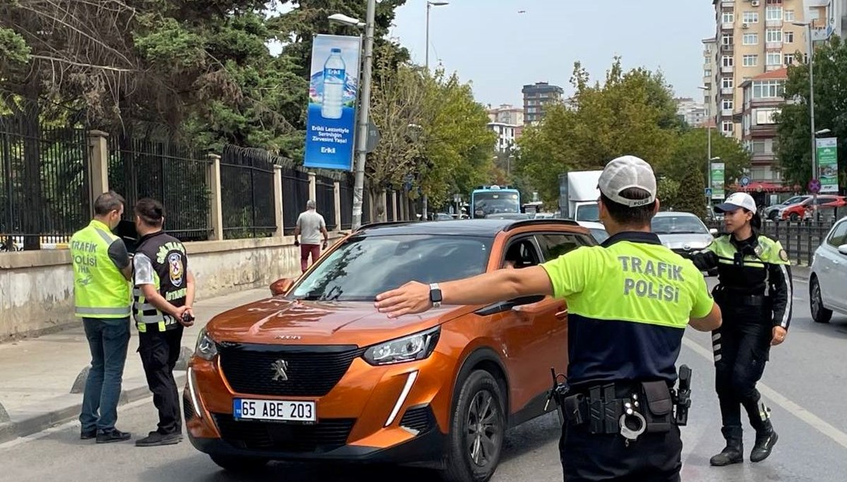 Kadıköy’de yaya geçidi denetimi