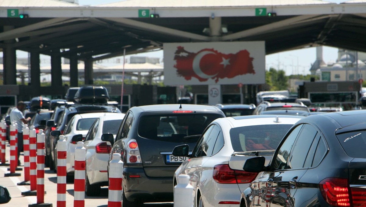 Kapıkule'de gurbetçi yoğunluğu! Uzun kuyruklar oluştu