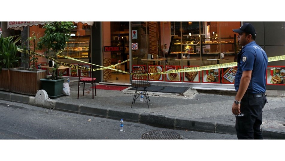 Şişli'de oğlunun gözü önünde kurşun yağmuruna tutuldu