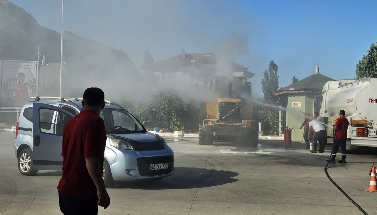 Petrol istasyonundaki kepçe yandı: Faciadan dönüldü