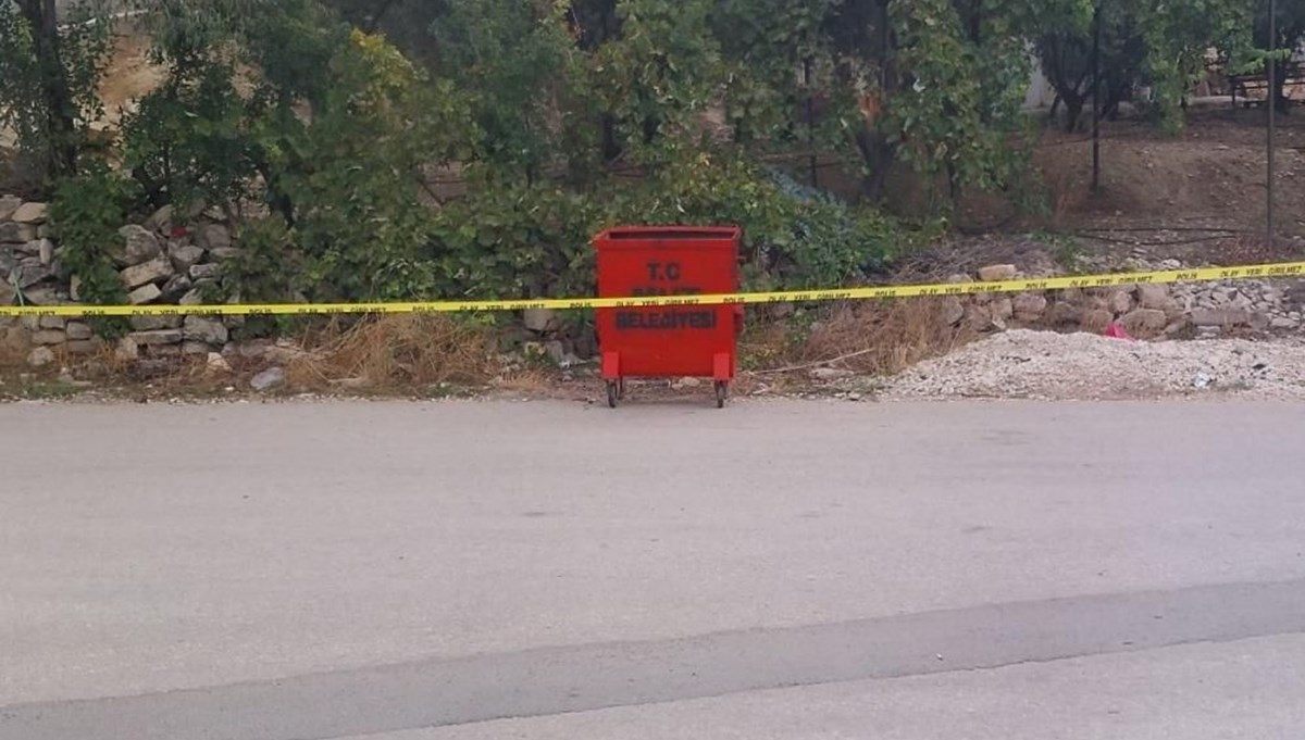Mersin'de çöpte bebek cesedi bulundu Mersin'de çöpte bebek cesedi bulundu