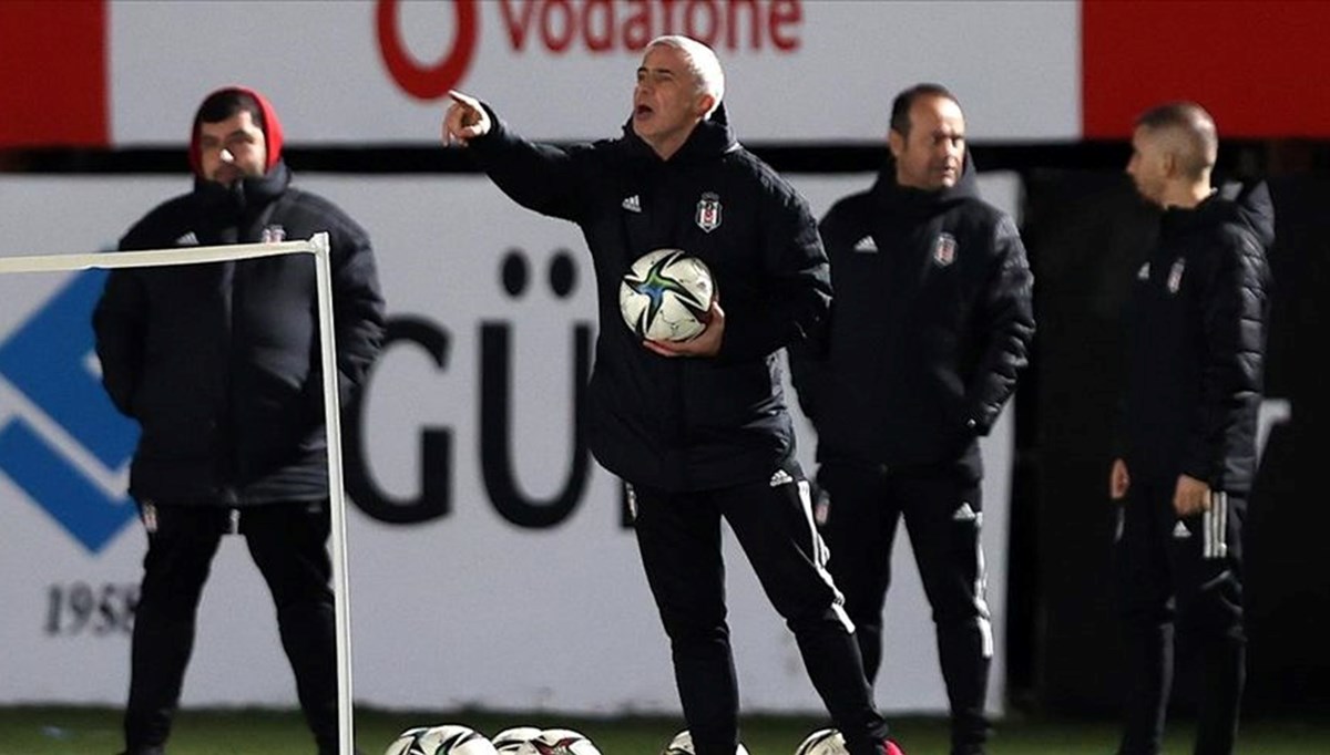 Beşiktaş'ta Önder Karaveli ve 3 futbolcu corona virüse yakalandı Beşiktaş'ta Önder Karaveli ve 3 futbolcu corona virüse yakalandı