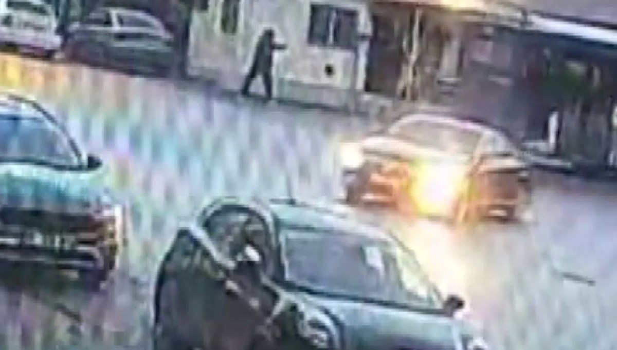 Otobüs durağında silahlı saldırı: EGO sürücüsü yaralandı Otobüs durağında silahlı saldırı: EGO sürücüsü yaralandı
