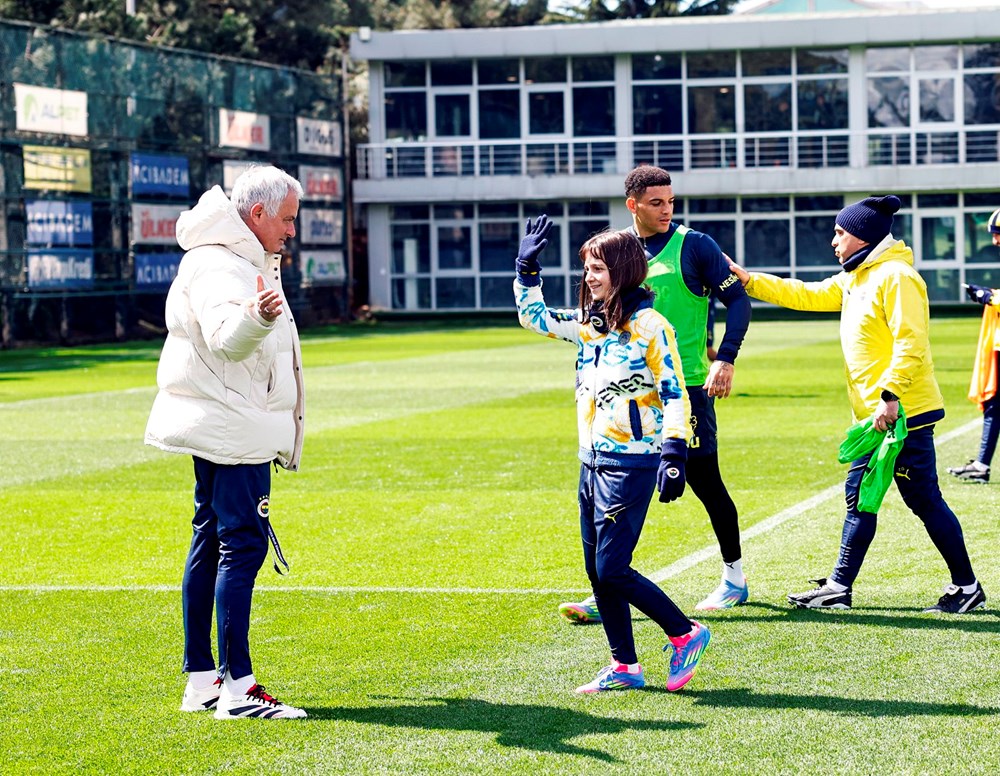 Aziz Yıldırım'ın kızı Yaz, Fenerbahçe idmanında 72