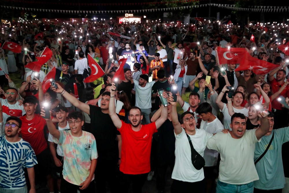 Avrupa'da Türk gecesi: Almanya'dan Hollanda'ya meydanlar "Türkiye" sloganıyla inledi! - 3