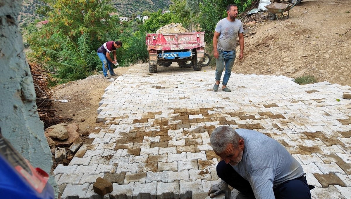 Engelli çiftin yolu taşla kaplandı