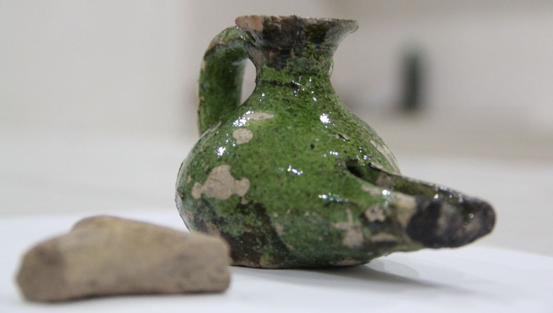 Kalehisar'da 800 yıllık kandil bulundu