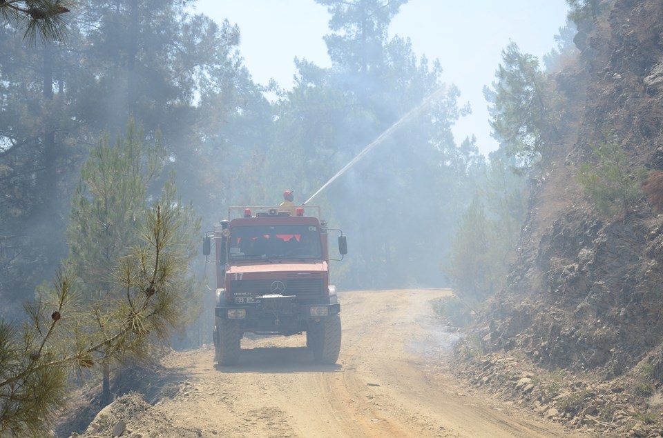 Anamur’daki yangında 200 hektar kül oldu - 1