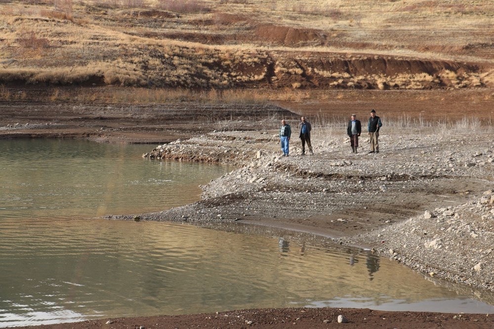 Sivas'ta sular çekildi: Mezarlık ortaya çıktı - 7