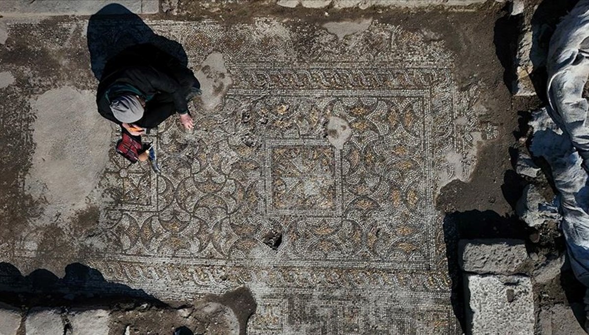 Pergamon Antik Kenti'ndeki Mozaikli Ev ortaya çıkarılıyor