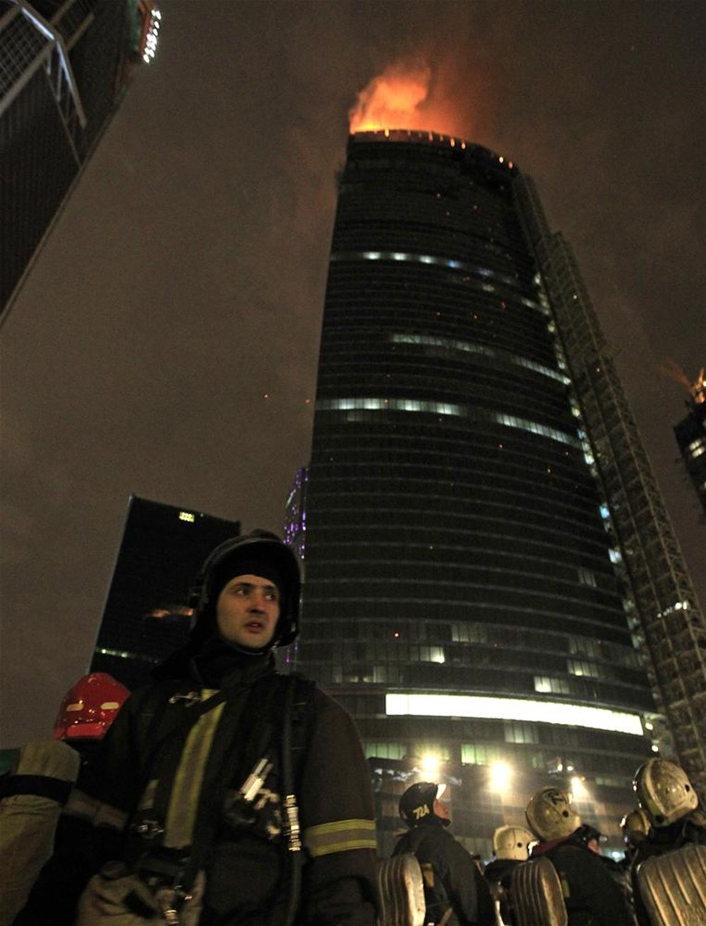 Пожар в москва сити сейчас. Пожар в Москва Сити 2012. Пожар в Москва Сити. Башня Федерация пожар. Пожар на башне Москва Сити 2012.