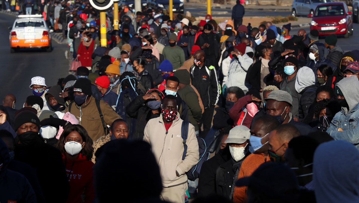 Güney Afrika Cumhuriyeti'nde bir günde 10 bini aşkın vaka