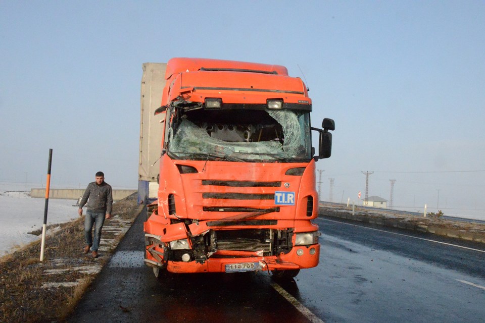 Ağrı'daki trafik kazalarında 5 kişi hayatını kaybetti - 4