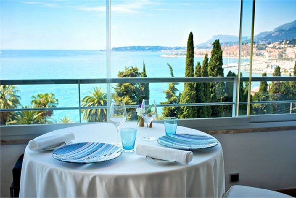 Ресторан миразур в ментоне франция. Ресторан миразур в ментоне франция. Ресторан ментона. Кафе луна казань. Миразур ментон ресторан.