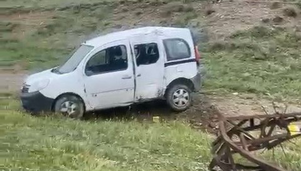 Kontrolden çıkıp elektrik direğine çarptı Kontrolden çıkıp elektrik direğine çarptı
