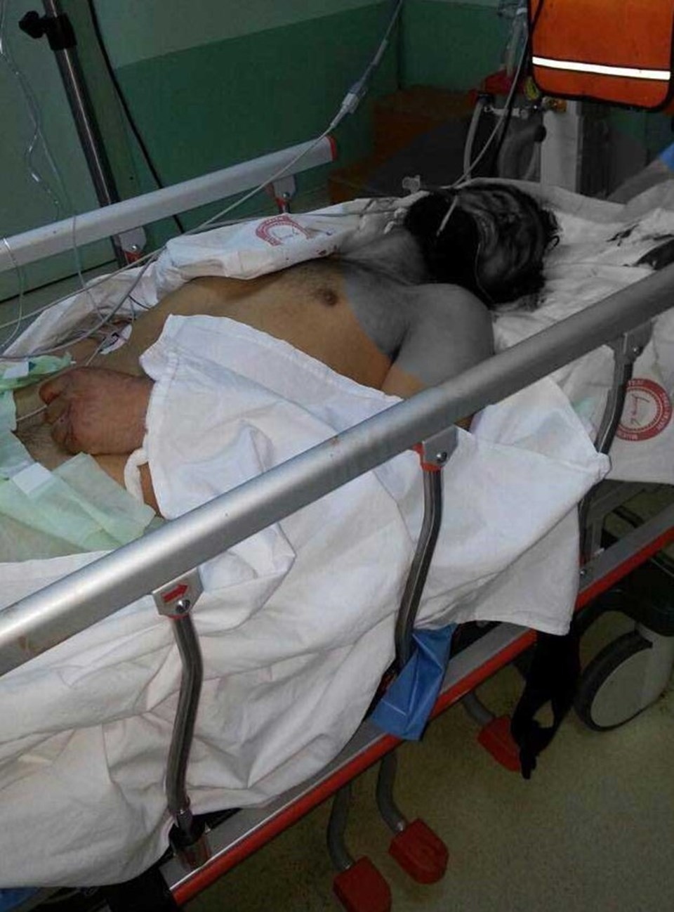 Hastaneye getirilen Suriyeli'nin cebinden el bombası çıktı - 1
