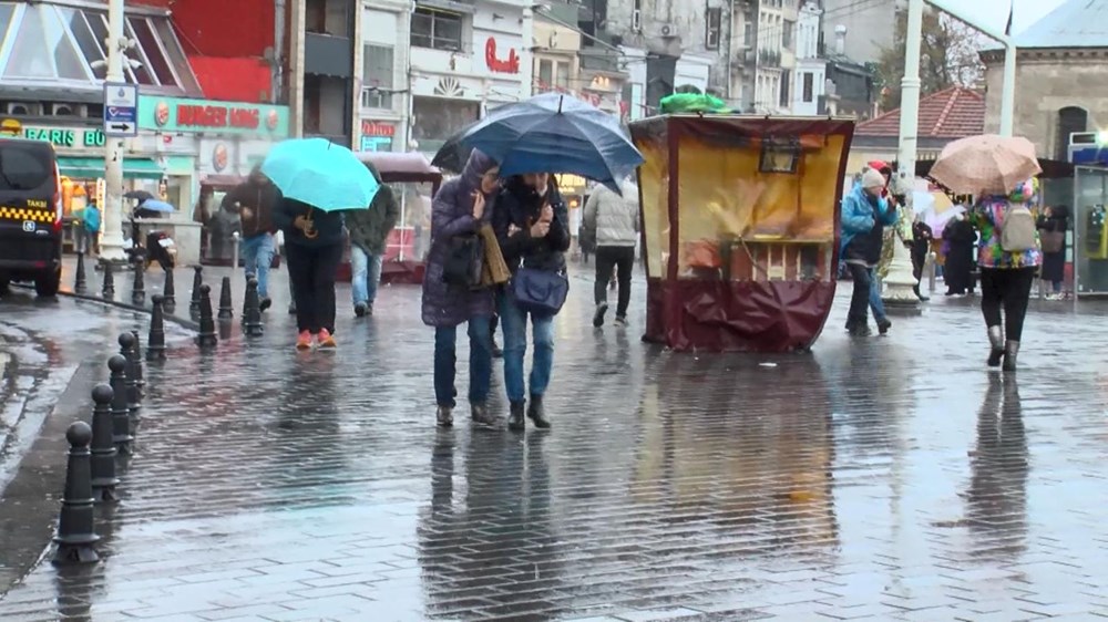 Beylikdüzü'nde kar Taksim'de karla karışık yağmur - 3