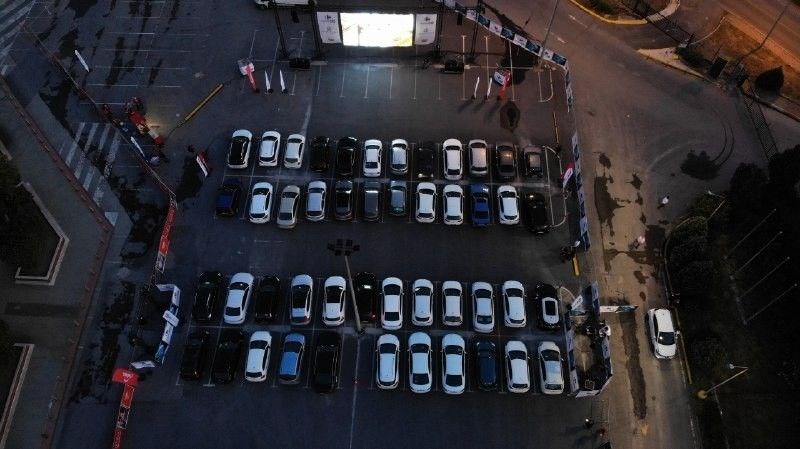 Istanbul Da Arabali Acik Hava Sinema Keyfi Ntv