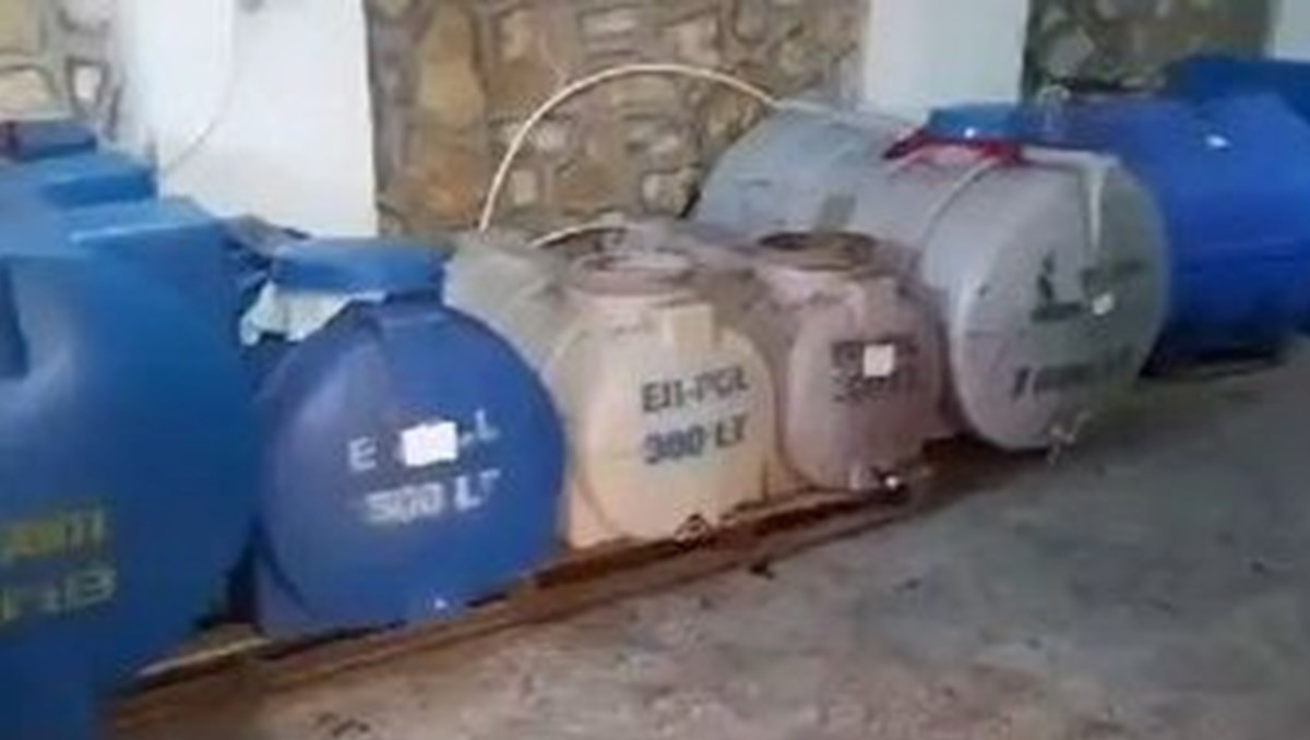 Elazığ'da kaçak ve sahte içki ile uyuşturucu ele geçirildi: 8 gözaltı Elazığ'da kaçak ve sahte içki ile uyuşturucu ele geçirildi: 8 gözaltı