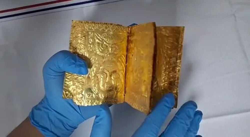 Erzincan'da saf altın sayfalı kitap ele geçirildi - 4