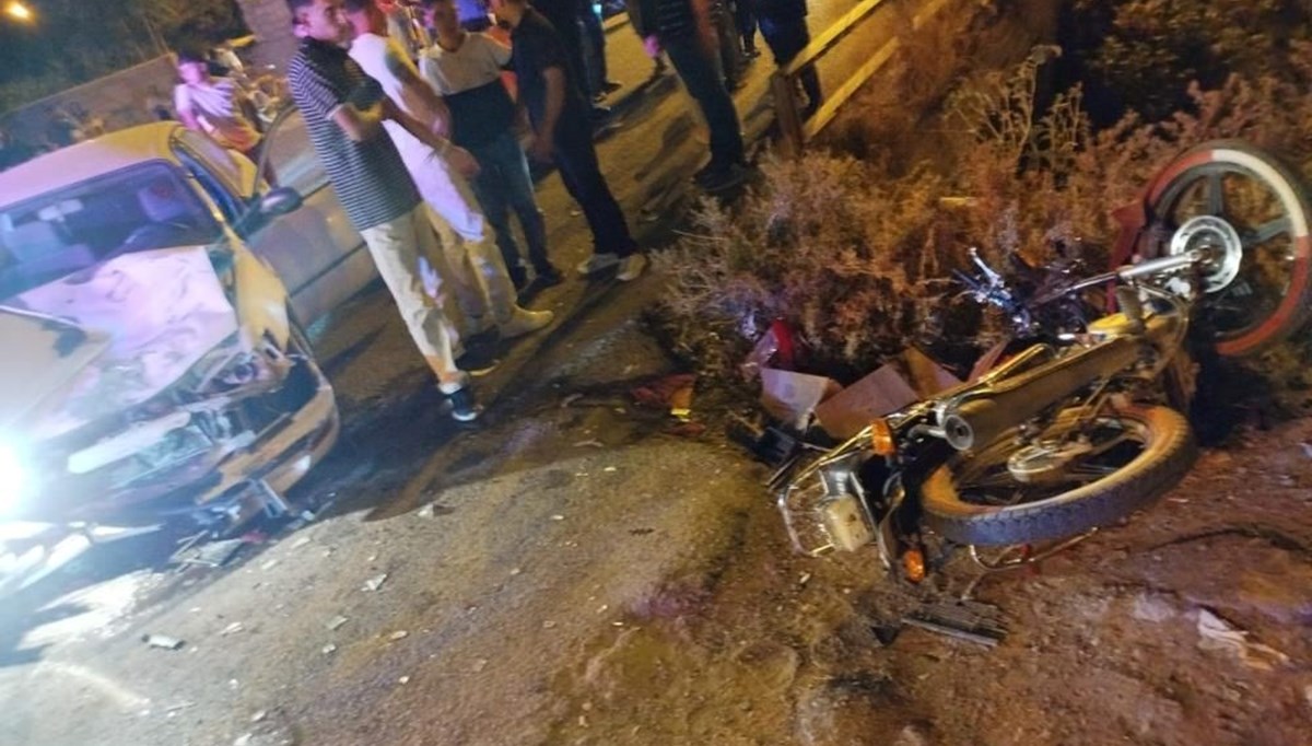 Otomobil ile motosiklet çarpıştı: 3 yaralı Otomobil ile motosiklet çarpıştı: 3 yaralı