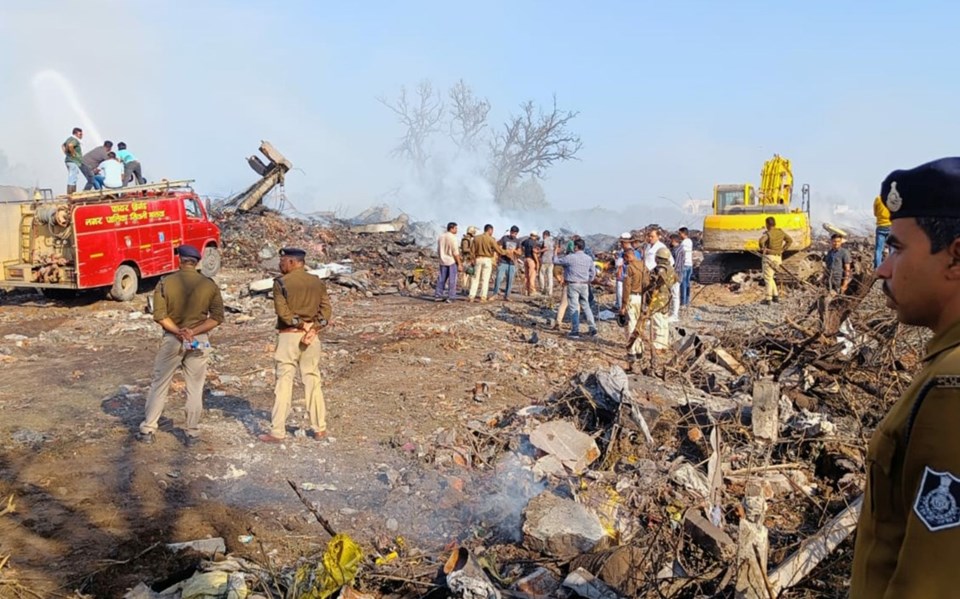 Hindistan'da kaçak havai fişek fabrikasında patlama: 11 ölü - 1