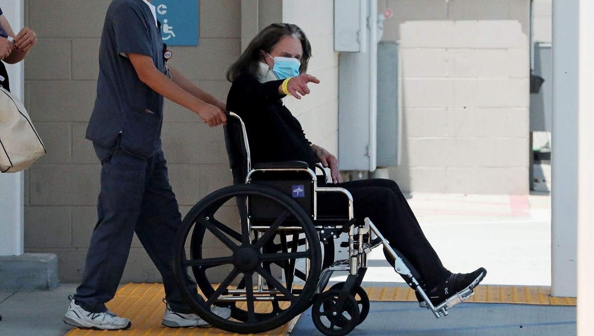 Rock yıldızı Ozzy Osbourne hastaneden çıktı
