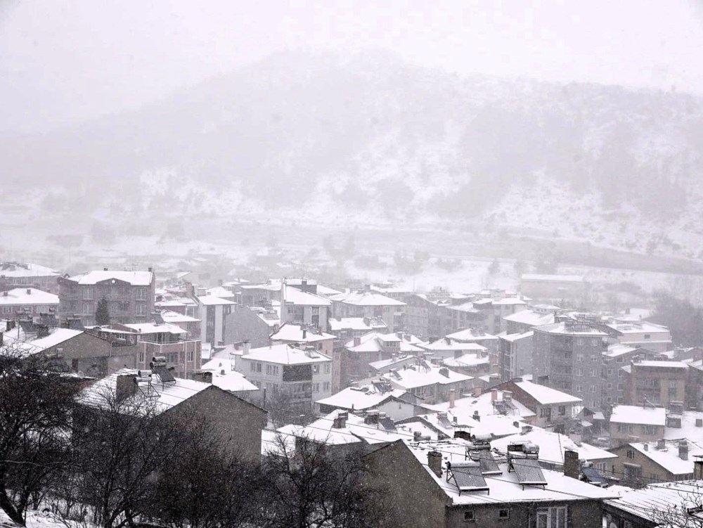 Bir ilçe beyaza büründü: "Okullar Tatil" mesajı paylaşıldı - 1