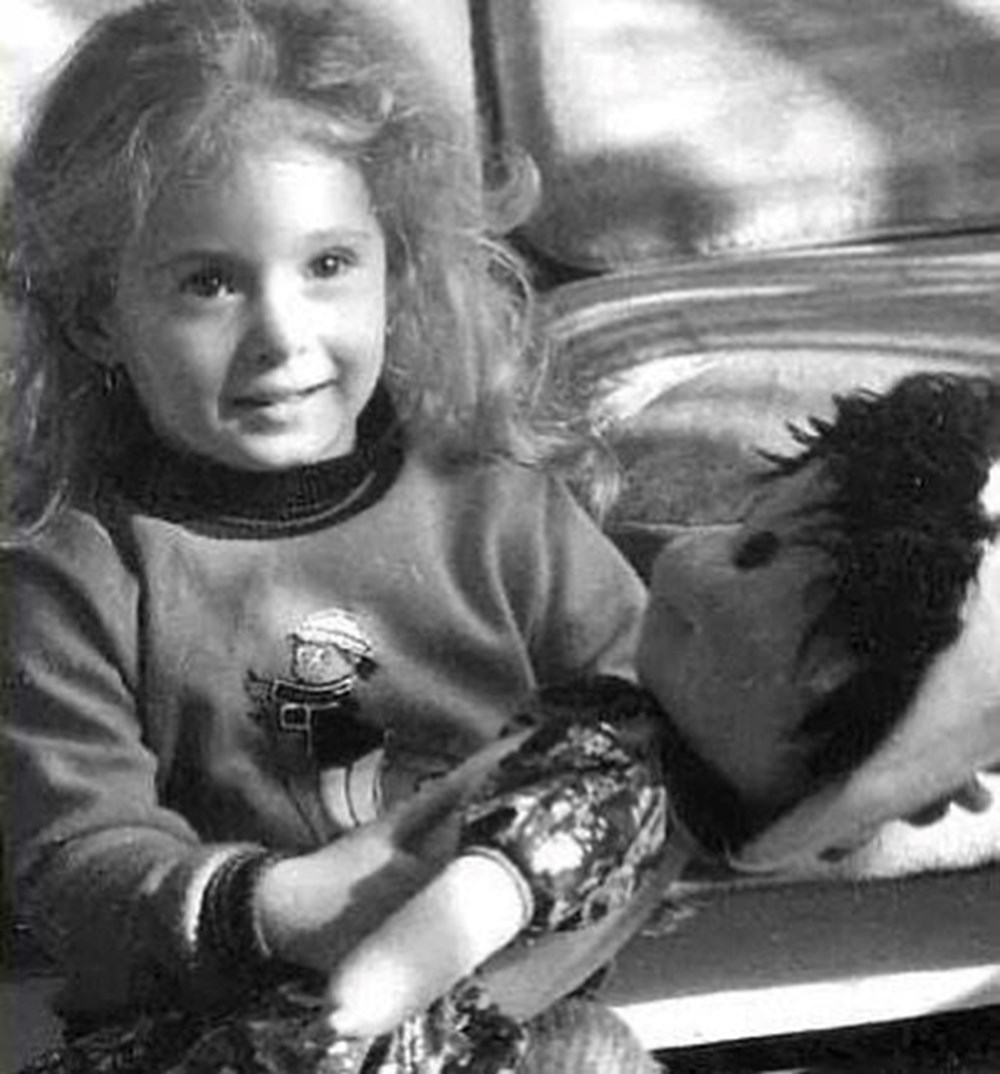 Tarkan ile reklam filminde oynamış: İpek Filiz Yazıcı'dan nostaljik paylaşım (Ünlülerin çocukluk ve gençlik halleri) - 118