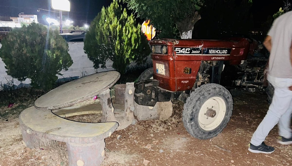 Şanlıurfa'da otomobil traktöre çarptı: 1 ölü