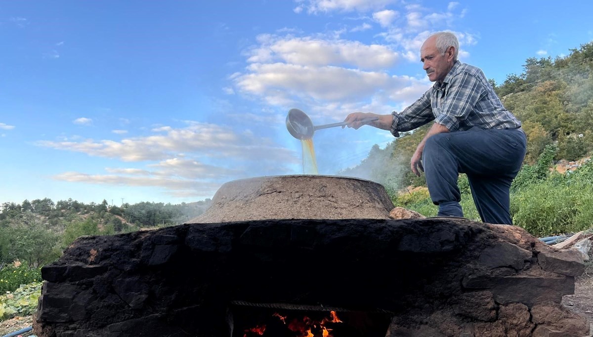 Doğal şifa kaynağı: Büyük kazanlarda odun ateşinde kaynatılıyor