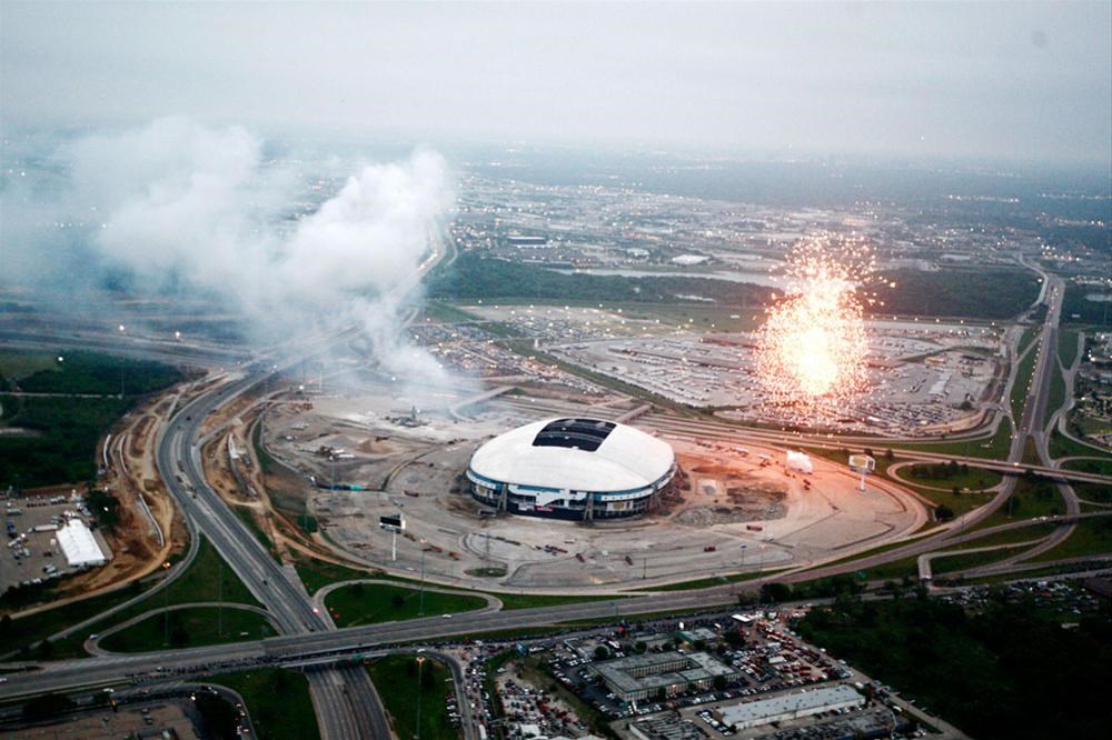 Взрыв на стадионе. Взорванный стадион. Взорванный футбольный стадион. Олимпийский стадион взрыв.