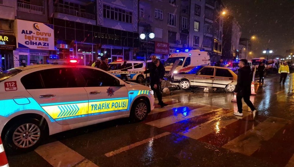 Polis aracında intihara kalkıştı! Gözaltına alınan sürücü kendini başından vurdu
