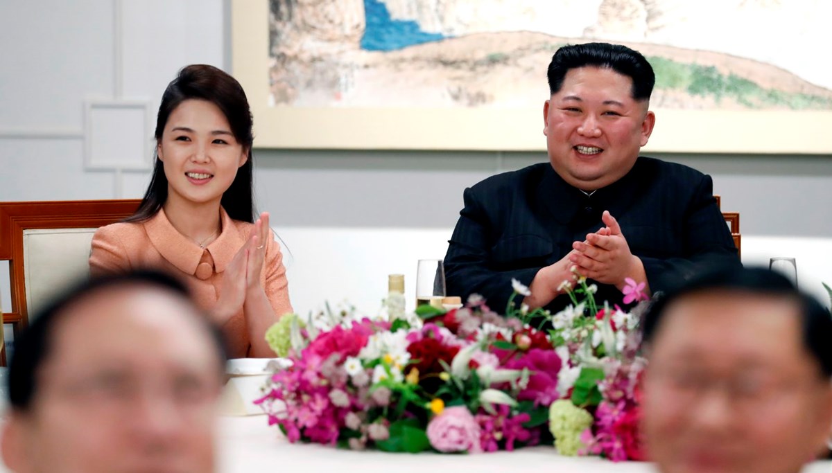 Kim Jong-un'un eşi Ri Sol-ju ponpon kız çıktı