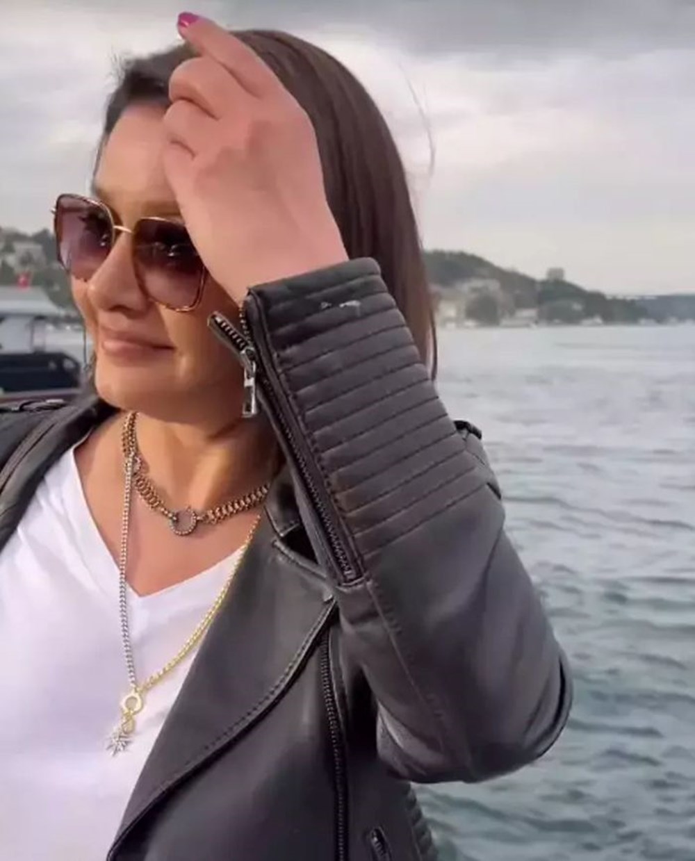 Nurgül Yeşilçay heeft haar imago vernieuwd: Jij zei dat ik het niet moest knippen, ik knipte het (De verandering van beroemdheden) - 3