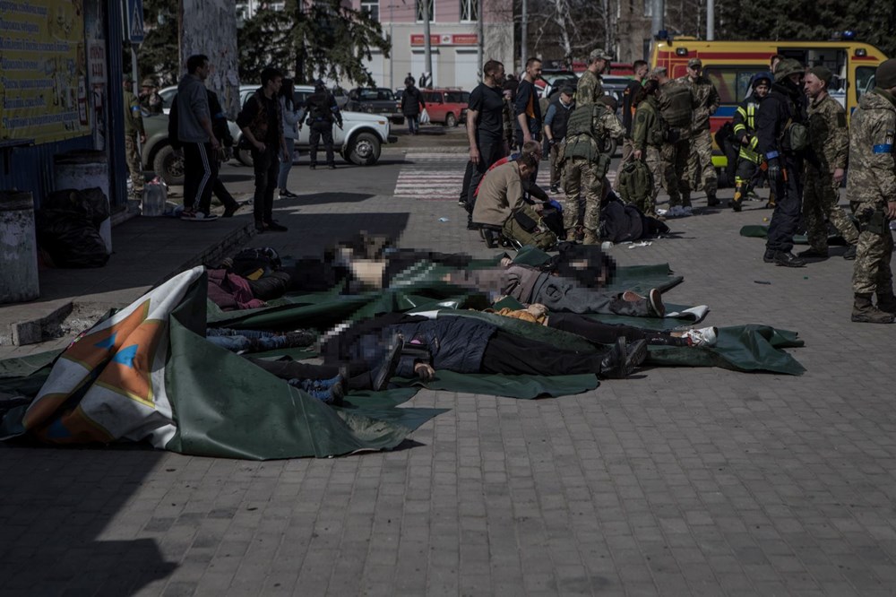 Rusya Ukrayna'da Kramatorsk tren garını vurdu: Olay yerinden fotoğraflar - 15