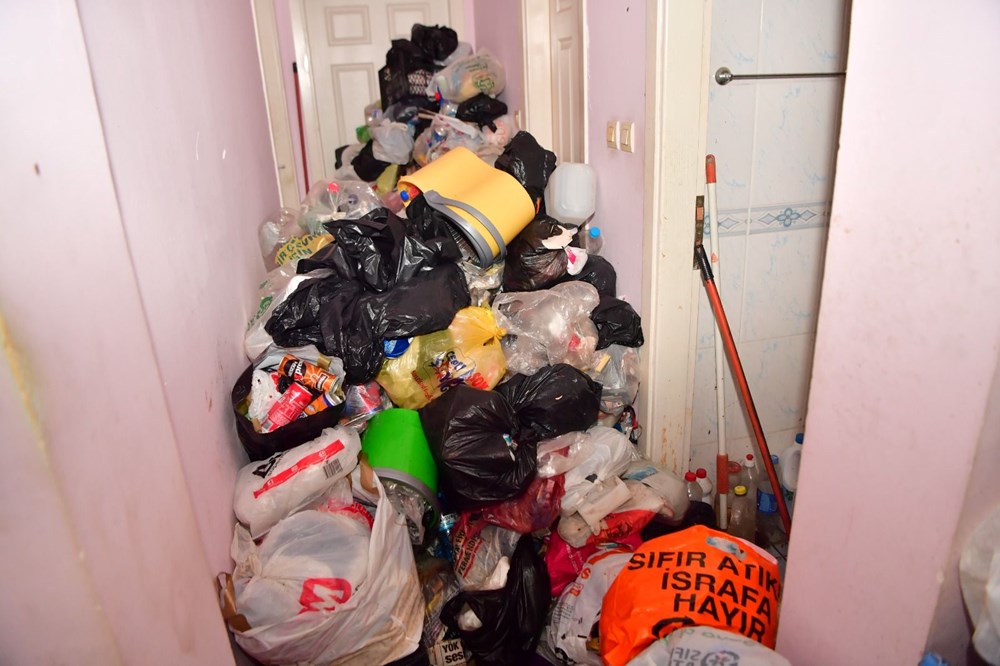 20 ton çöp çıkan evin sahibi: Yapmayın, bunlar yılların emeği - 2