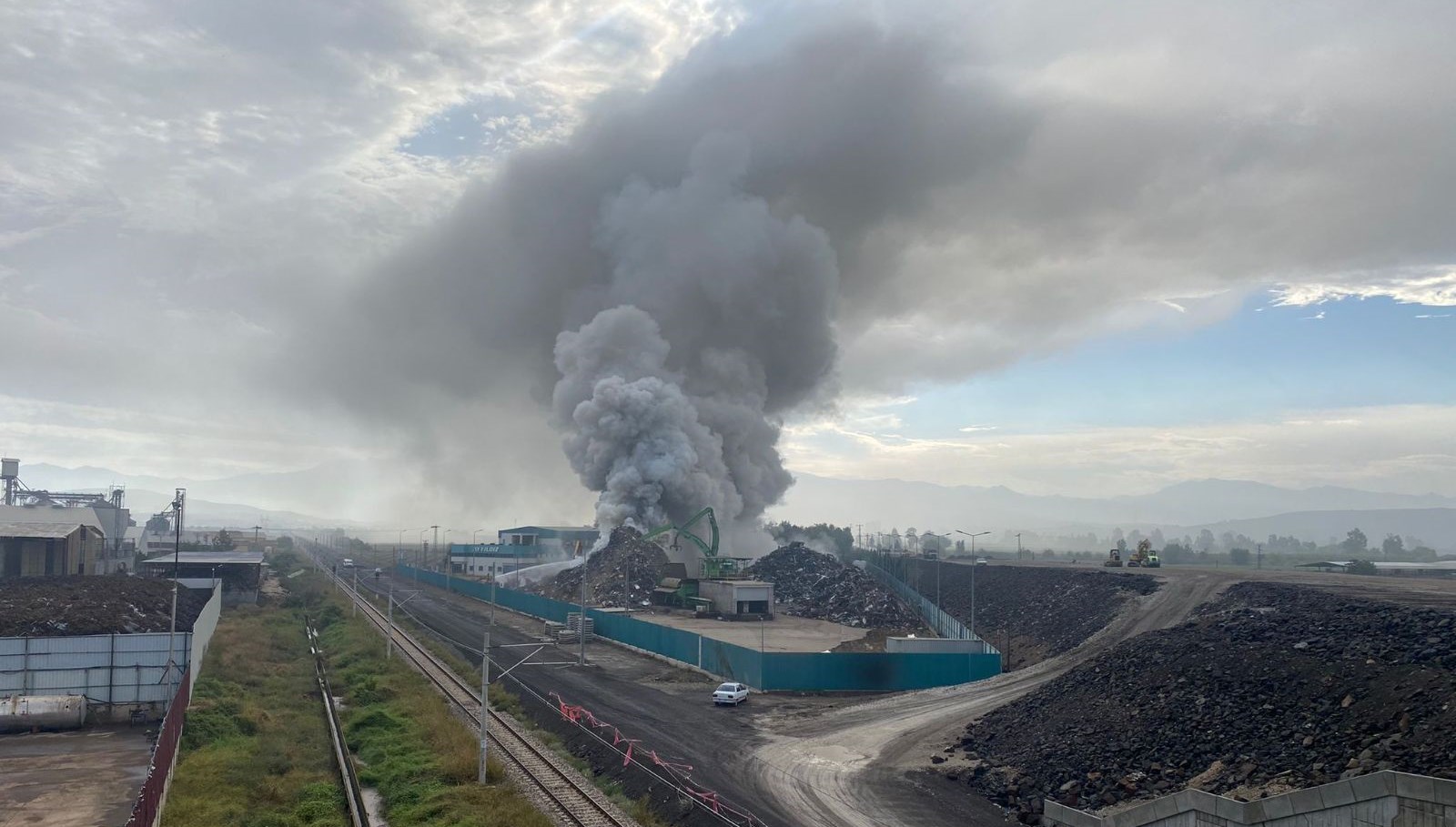 Osmaniye'de geri dönüşüm tesisindeki yangın kontrol altında